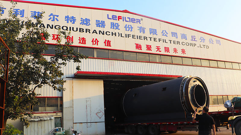 陜西秦總訂購的多套LES-2675輪胎煉油設備裝車發出03 陜西秦總訂購的多套LES-2675輪胎煉油設備裝車發出03