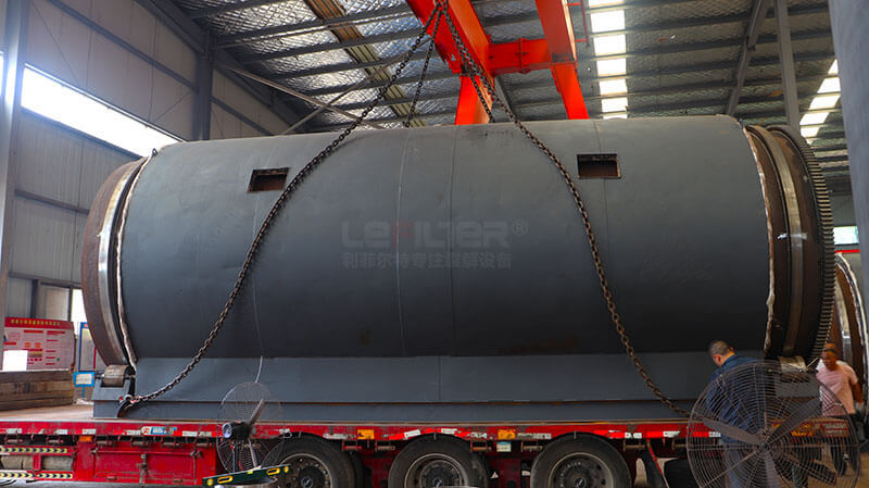 陜西秦總訂購的多套LES-2675輪胎煉油設備裝車發出01 陜西秦總訂購的多套LES-2675輪胎煉油設備裝車發出01